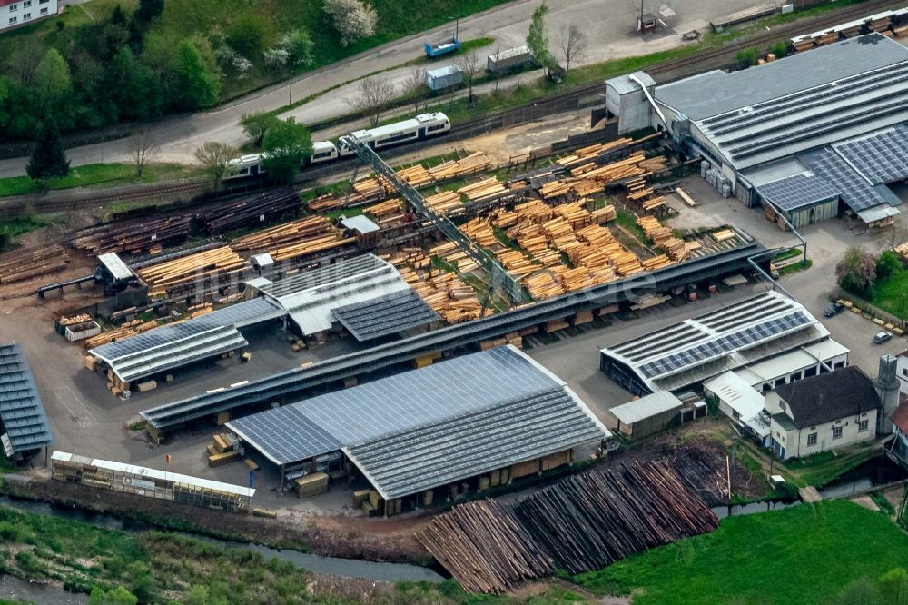 Luftbild Wolfach - Firmengelände der Holzhandel Gebrüder Heinzelmann in Wolfach im Bundesland Baden-Württemberg, Deutschland