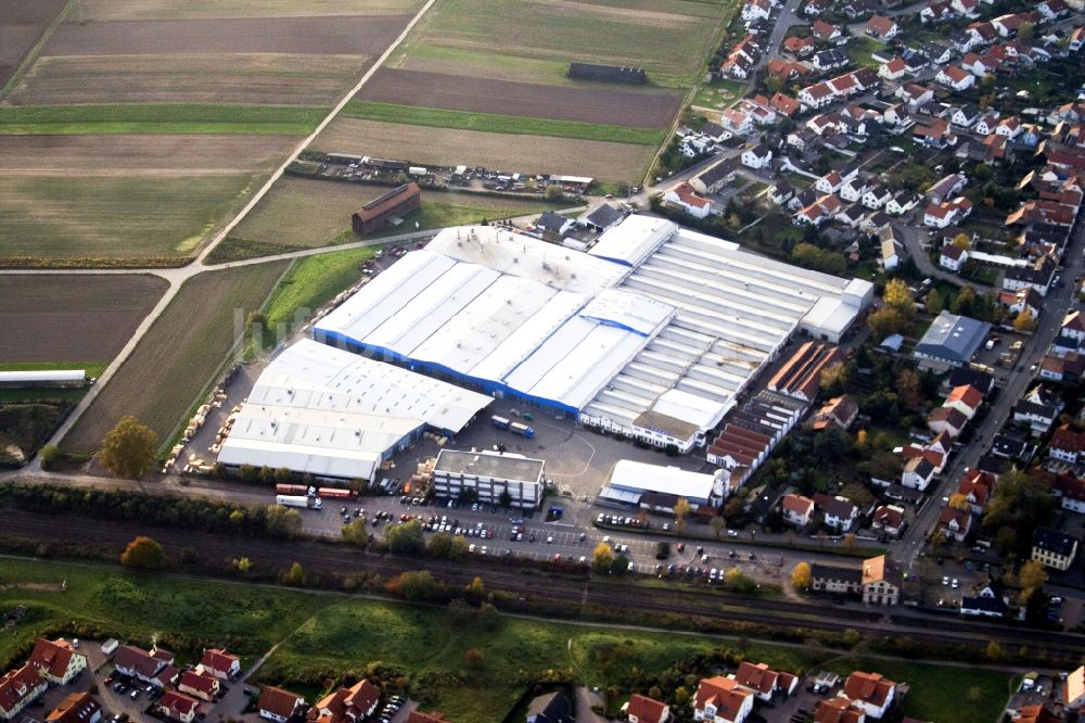Bellheim aus der Vogelperspektive: Firmengelände der Kardex Remstar Maschienenbau in Bellheim im Bundesland Rheinland-Pfalz, Deutschland