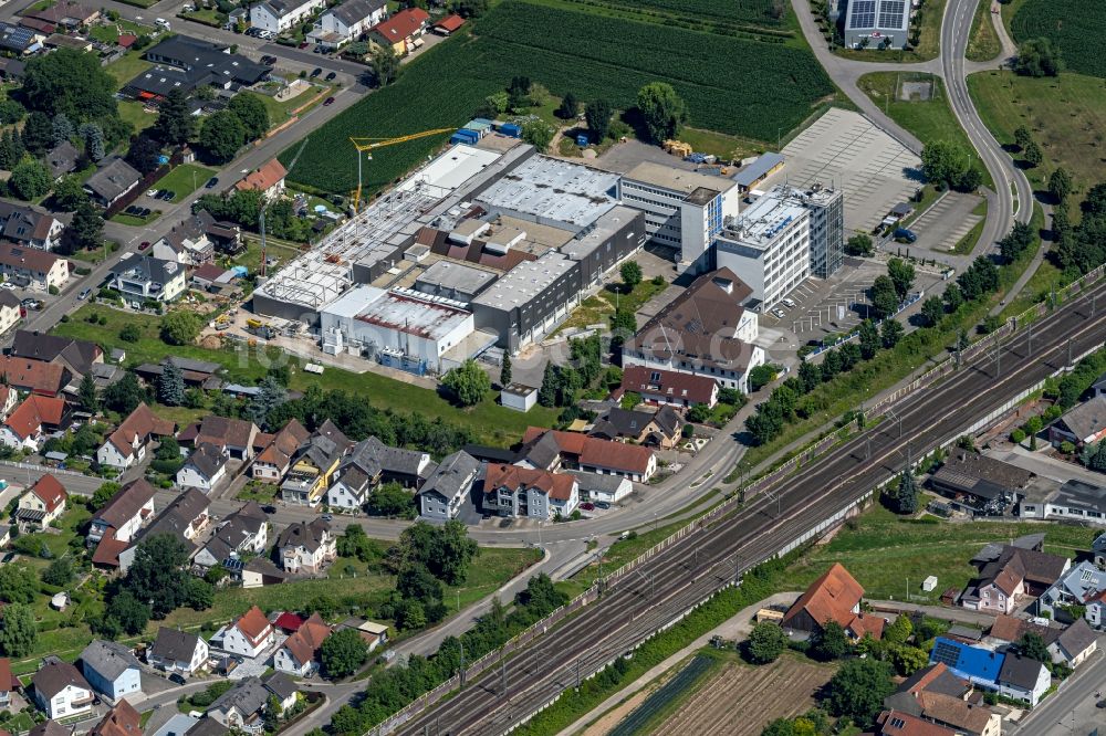 Appenweier aus der Vogelperspektive: Firmengelände der Klocke Pharma-Service GmbH in Appenweier im Bundesland Baden-Württemberg, Deutschland