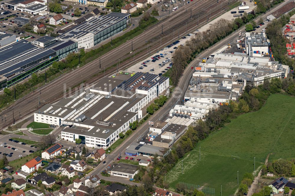 Luftaufnahme Bretten - Firmengelände der Klumpp GmbH & Co. KG Automatendreherei in Bretten im Bundesland Baden-Württemberg, Deutschland