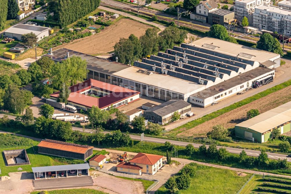 Luftbild Riegel am Kaiserstuhl - Firmengelände des lackiercenter-schultis in Riegel am Kaiserstuhl im Bundesland Baden-Württemberg, Deutschland