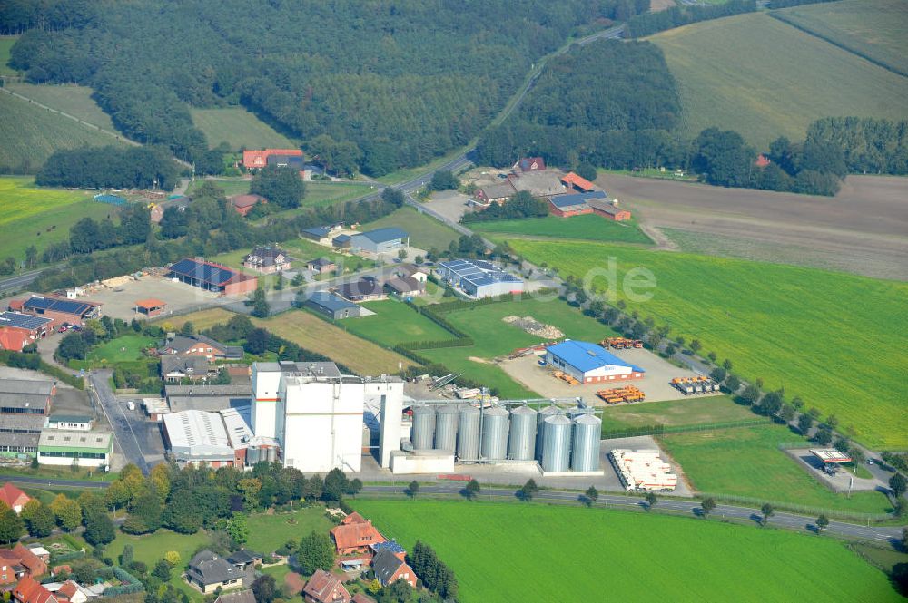 Luftaufnahme Bawinkel - Firmengelände des Landhandels und Kraftfutterwerk der Tihen GmbH & Co KG in Bawinkel / Niedersachsen