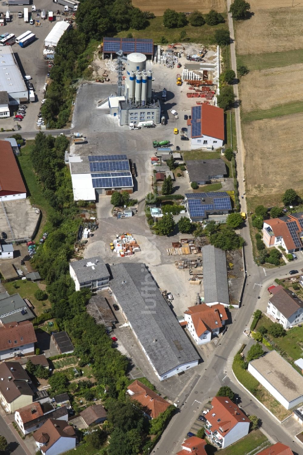Luftaufnahme Östringen - Firmengelände der W. Mayer Baugesellschaft mbH in Östringen im Bundesland Baden-Württemberg, Deutschland