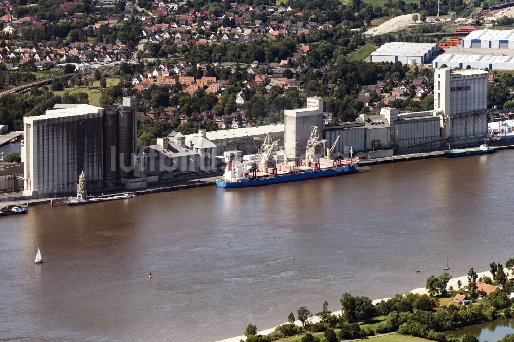 Luftaufnahme Brake (Unterweser) - Firmengelände der J. Müller AG am Ufer der Weser in Brake (Unterweser) im Bundesland Niedersachsen, Deutschland