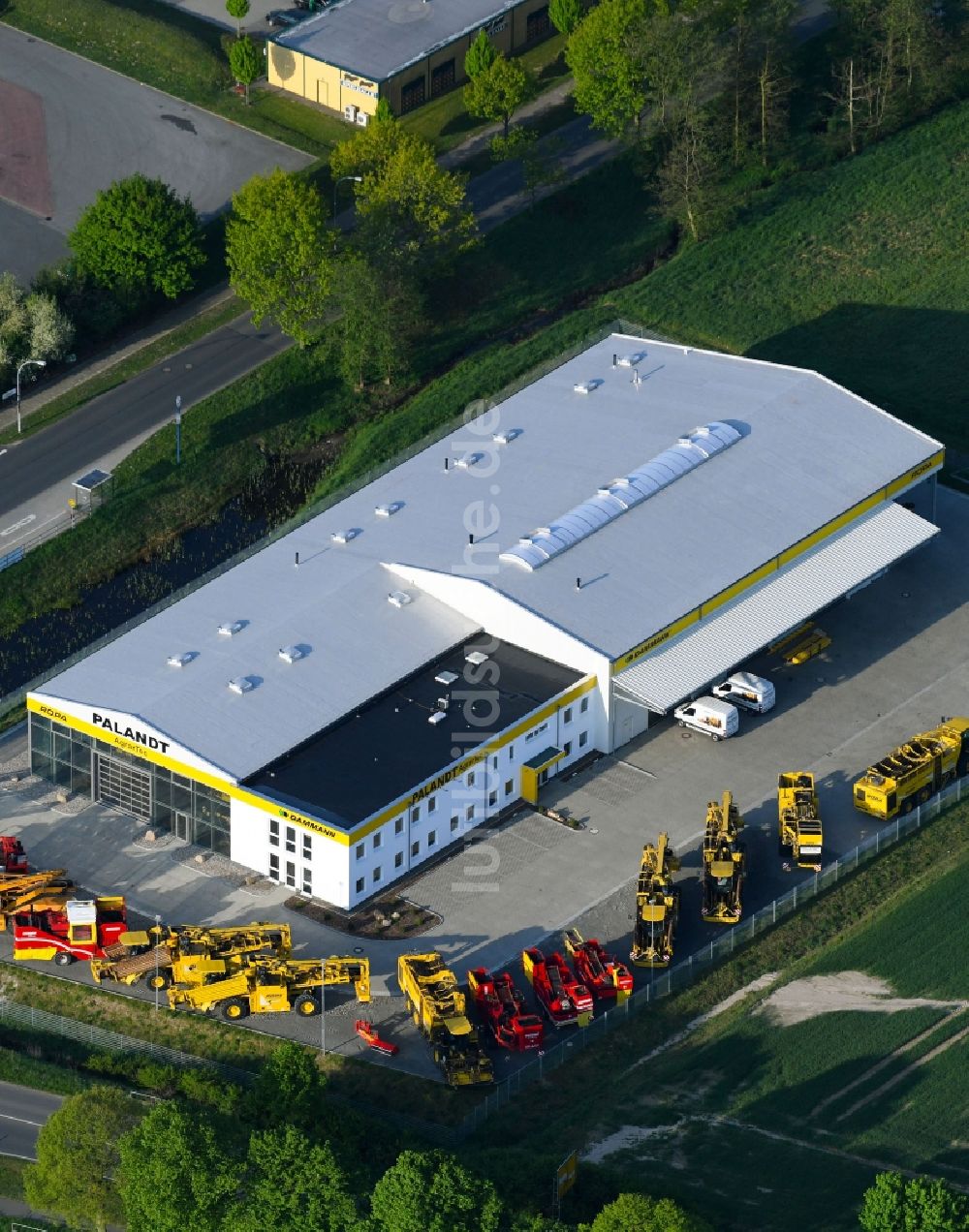 Uelzen von oben - Firmengelände der Palandt Agrartec GmbH in Uelzen im Bundesland Niedersachsen, Deutschland