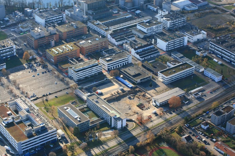 Grenzach-Wyhlen von oben - Firmengelände der Roche Pharma mit der Baustelle zum Neubau FOB, Flexible Office Building, in Grenzach-Wyhlen im Bundesland Baden-Württemberg, Deutschland