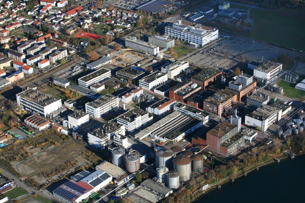 Luftbild Grenzach-Wyhlen - Firmengelände der Roche Pharma mit der Baustelle zum Neubau FOB, Flexible Office Building, in Grenzach-Wyhlen im Bundesland Baden-Württemberg, Deutschland