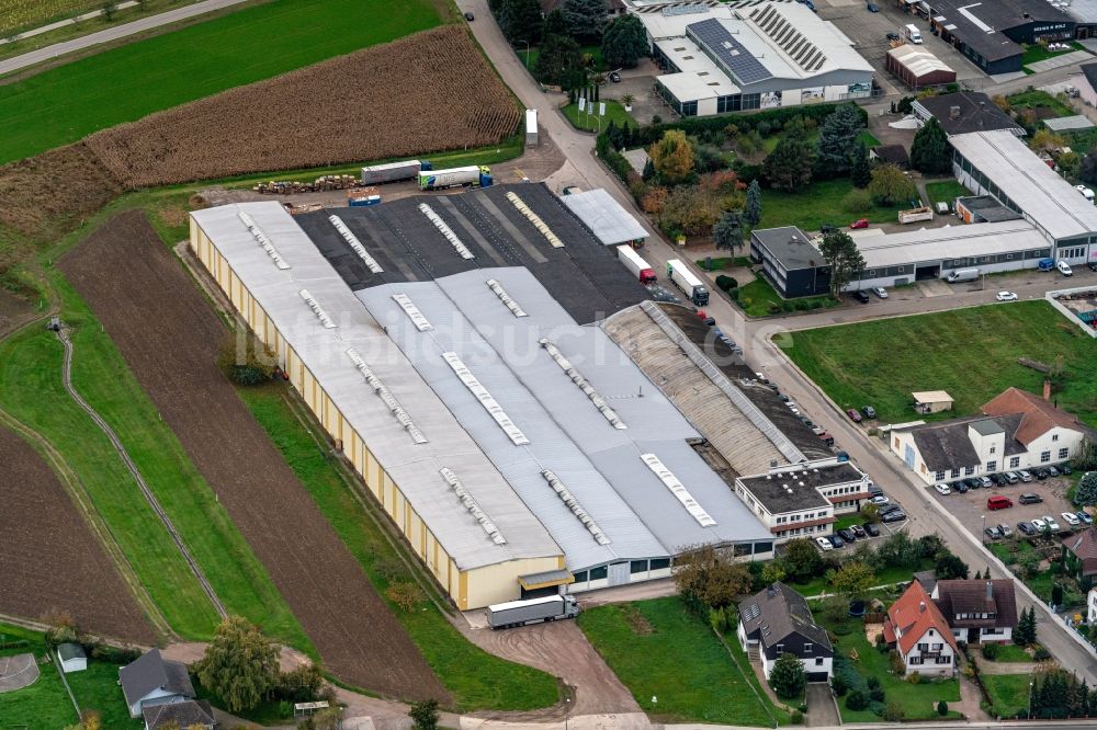 Neuried aus der Vogelperspektive: Firmengelände der Sonoco Alcore G.m.b.H. in Neuried im Bundesland Baden-Württemberg, Deutschland