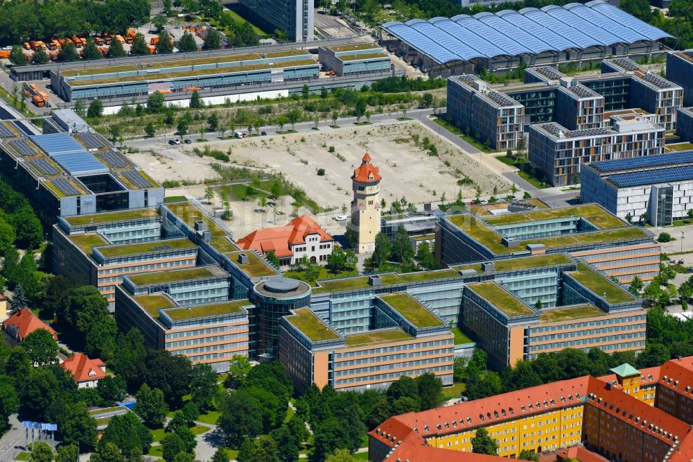 München von oben - Firmengelände der Stadtwerke München GmbH an der Emmy-Noether-Straße - Agnes-Pockels-Bogen in München im Bundesland Bayern