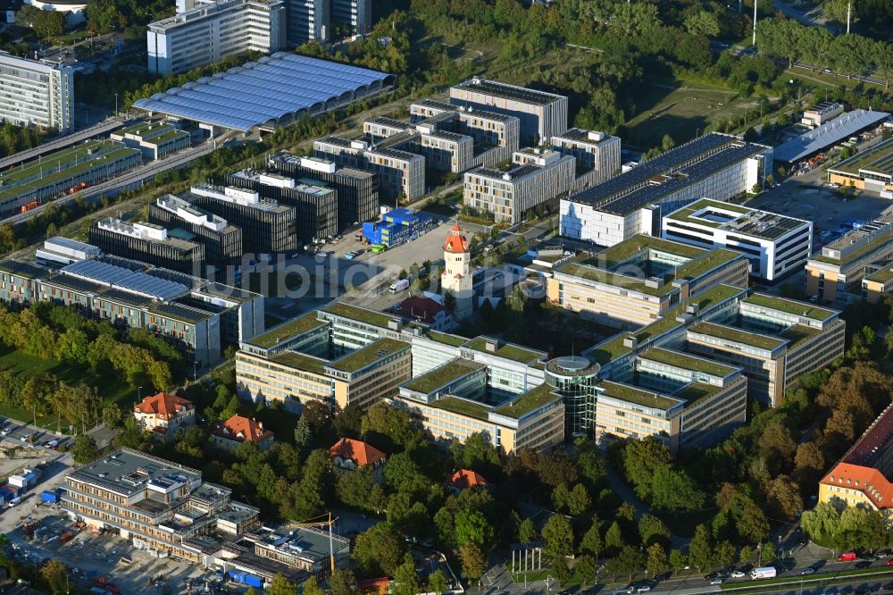 München aus der Vogelperspektive: Firmengelände der Stadtwerke München GmbH an der Emmy-Noether-Straße - Agnes-Pockels-Bogen in München im Bundesland Bayern