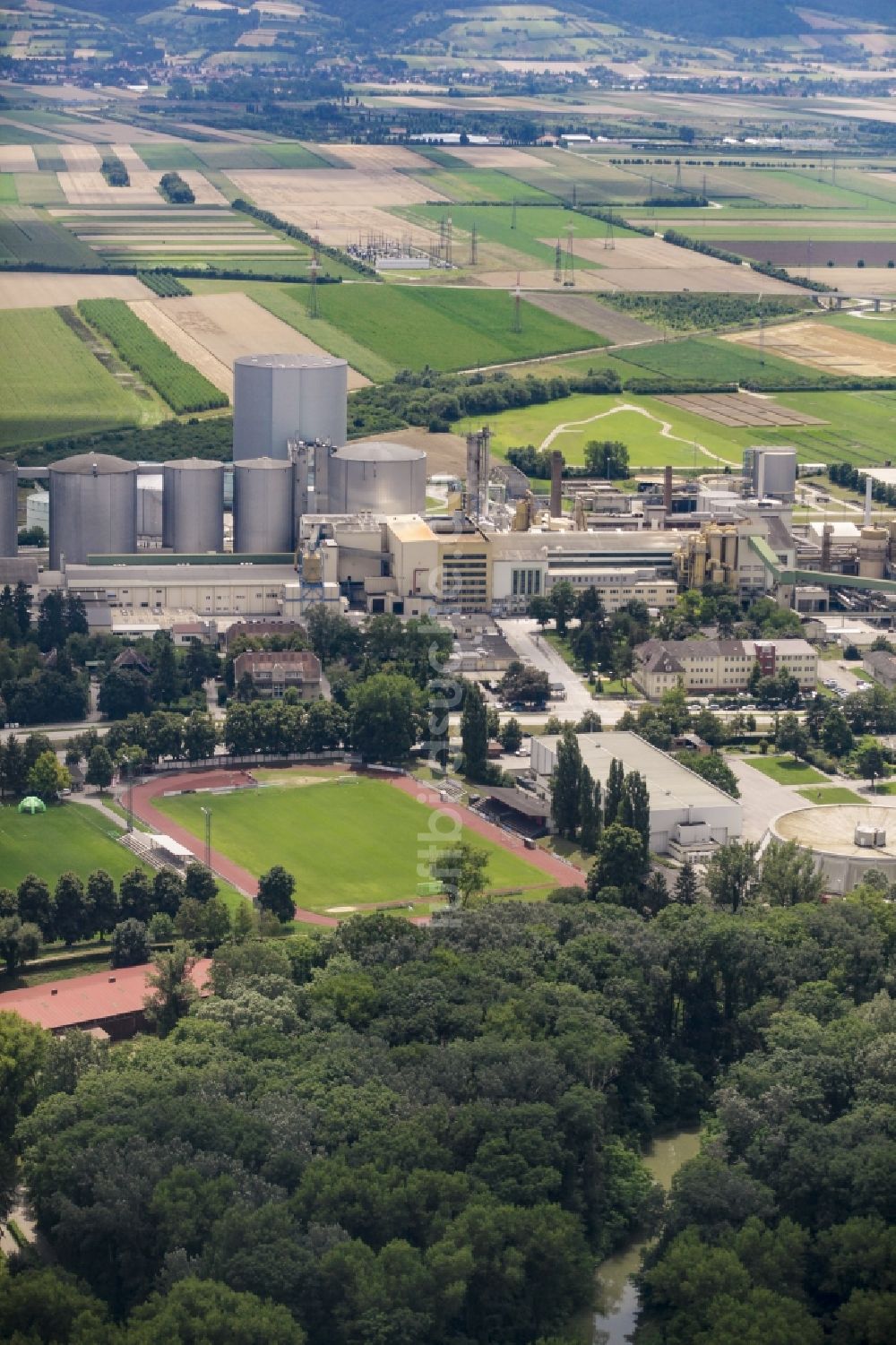 Luftbild Tulln an der Donau - Firmengelände des Werk Tulln der AGRANA Zucker GmbH im Westen von Tulln an der Donau in Niederösterreich, Österreich