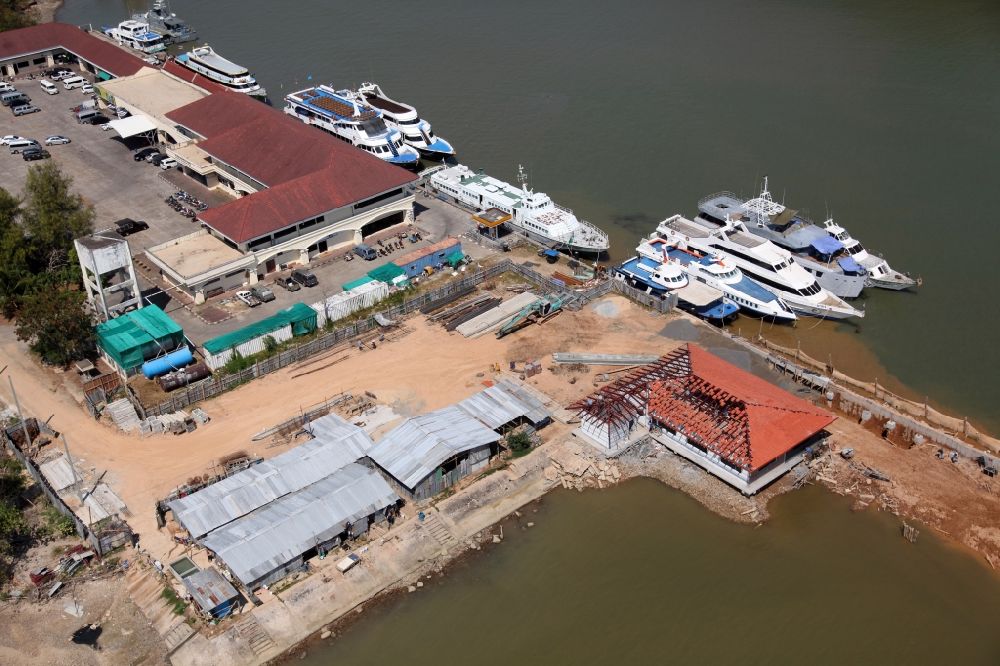 Ratsada aus der Vogelperspektive: Fischereihafen von Ratsada auf der Insel Phuket in Thailand