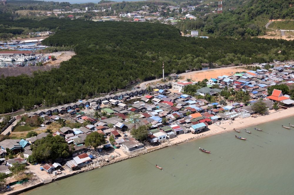 Luftbild Ratsada - Fischerhütten am Stadtrand von Ratsada auf der Insel Phuket in Thailand