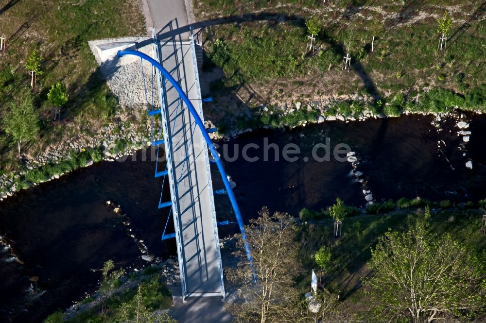 Erfurt aus der Vogelperspektive: Fischtreppe am Ufer der Gera im Kilianipark in Erfurt im Bundesland Thüringen, Deutschland