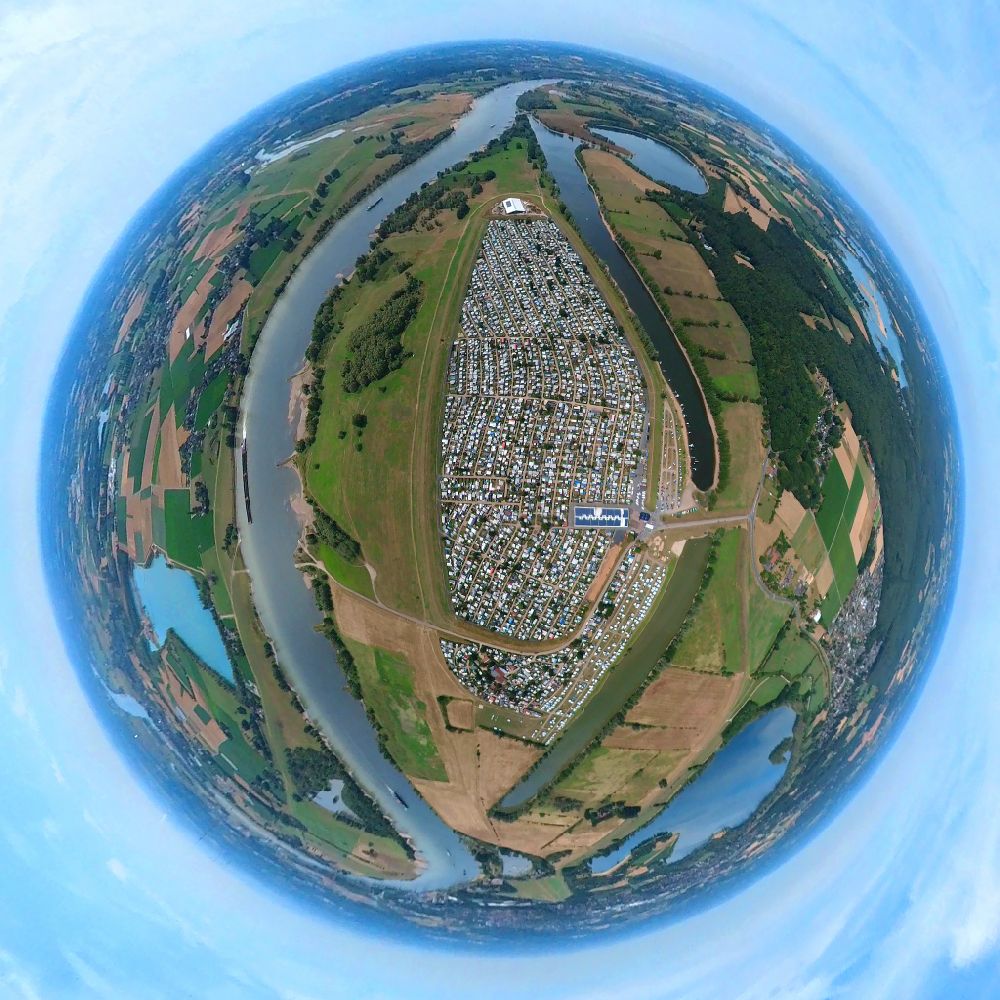 Luftbild Wesel - Fish Eye- Perspektive Campingplatz Gravinsel mit Wohnwagen und Zelten in Wesel im Bundesland Nordrhein-Westfalen, Deutschland
