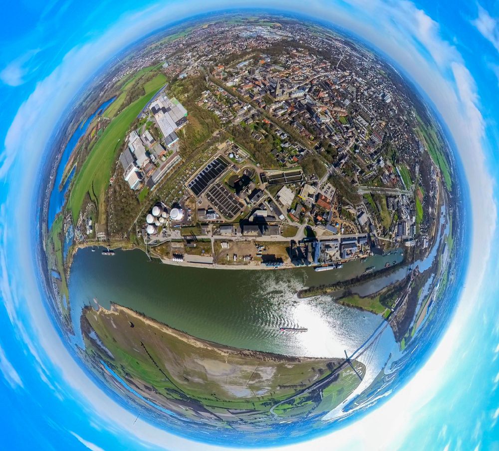Luftaufnahme Wesel - Fish Eye- Perspektive Faulturm und Reinigungsstufen in Wesel im Bundesland Nordrhein-Westfalen, Deutschland
