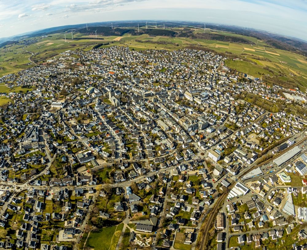 Luftbild Brilon - Fish Eye- Perspektive Gesamtübersicht und Stadtgebiet mit Außenbezirken und Innenstadtbereich in Brilon im Bundesland Nordrhein-Westfalen, Deutschland