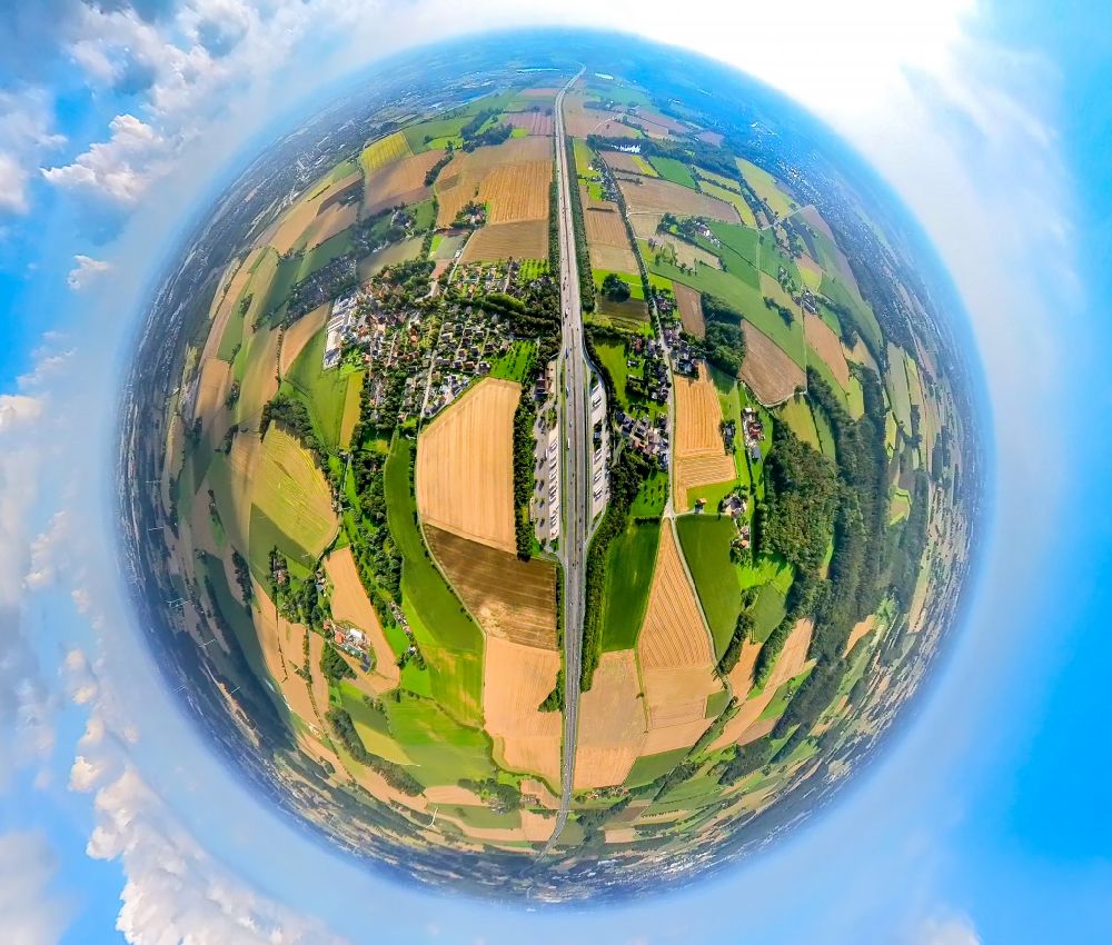 Luftbild Vellern - Fish Eye- Perspektive LKW- Abstellflächen an der Autobahn- Raststätte und Parkplatz der BAB A2 in Vellern im Bundesland Nordrhein-Westfalen, Deutschland
