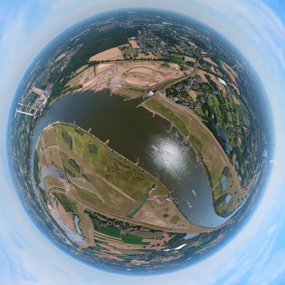 Luftbild Eppinghoven - Fish Eye- Perspektive Renaturierung an den Uferbereichen des Flusses Emscher an der Mündung in den Rhein in Eppinghoven im Bundesland Nordrhein-Westfalen, Deutschland