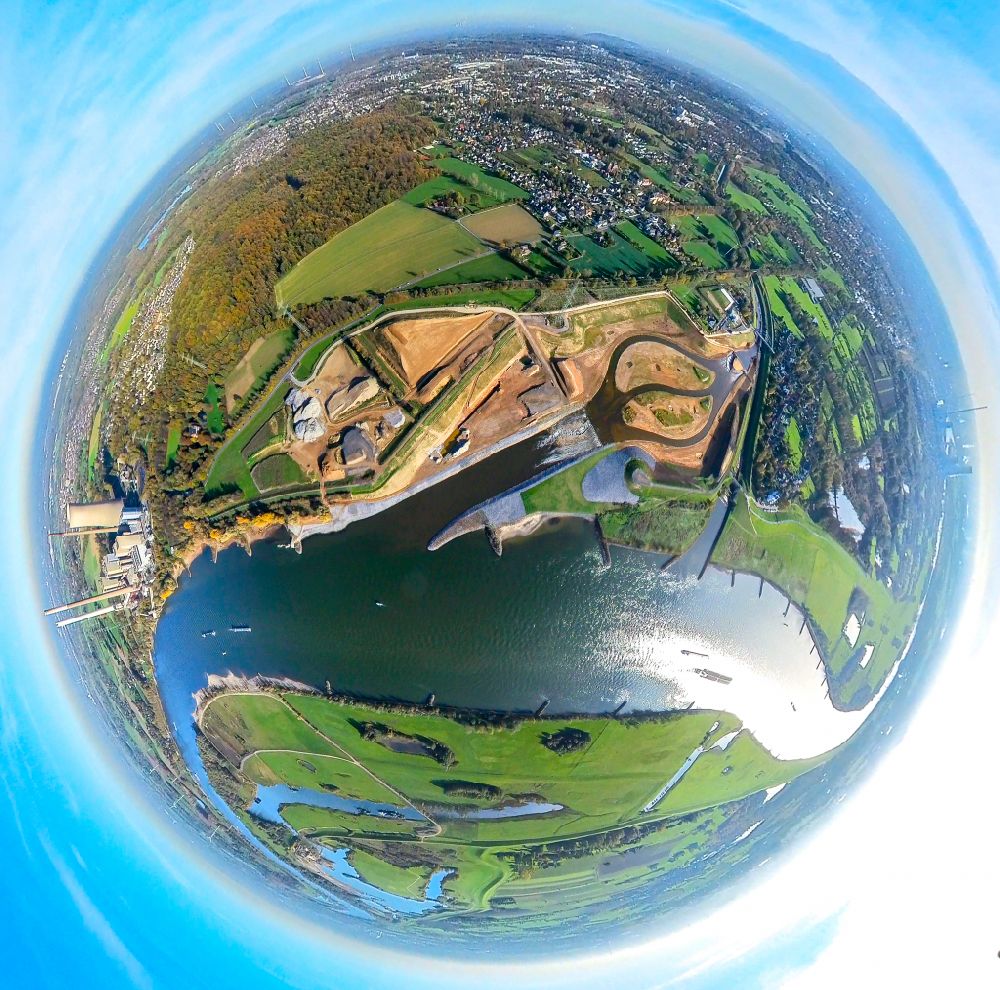 Luftaufnahme Eppinghoven - Fish Eye- Perspektive Renaturierung an den Uferbereichen des Flusses Emscher an der Mündung in den Rhein in Eppinghoven im Bundesland Nordrhein-Westfalen, Deutschland