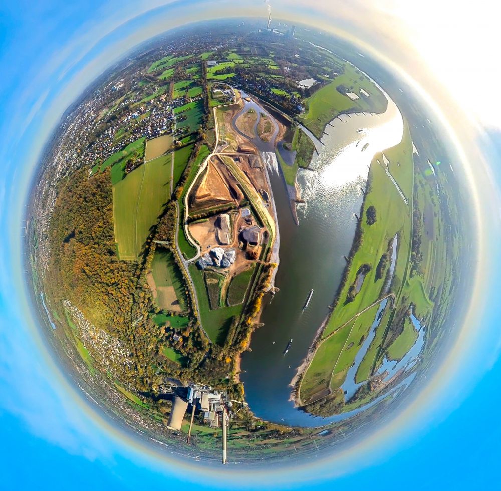 Luftaufnahme Eppinghoven - Fish Eye- Perspektive Renaturierung an den Uferbereichen des Flusses Emscher an der Mündung in den Rhein in Eppinghoven im Bundesland Nordrhein-Westfalen, Deutschland