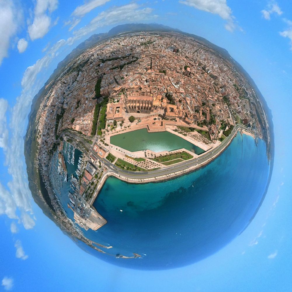 Luftbild Palma - Fish Eye- Perspektive Stadtansicht der Kernstadt in Palma in Balearische Insel Mallorca, Spanien