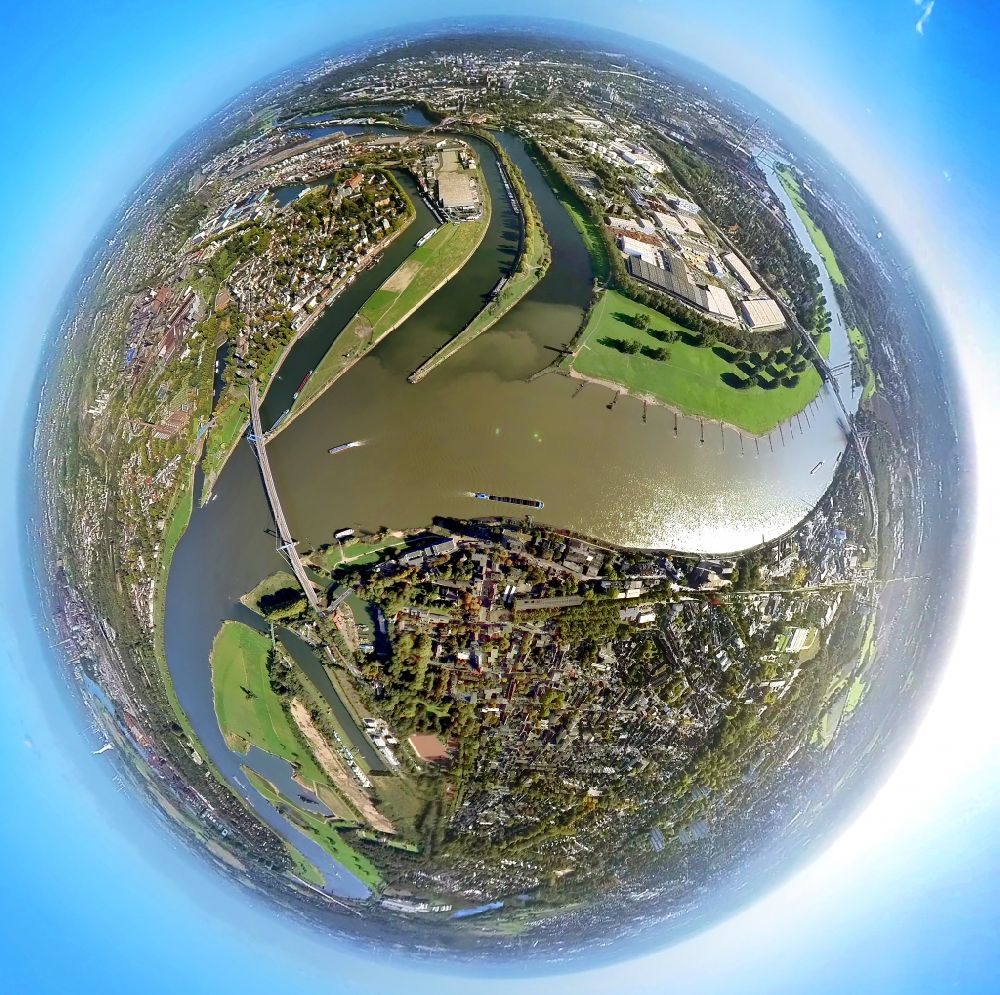 Luftbild Duisburg - Fish Eye- Perspektive Stadtansicht am Ufer des Flußverlaufes der Ruhr in Duisburg im Bundesland Nordrhein-Westfalen, Deutschland