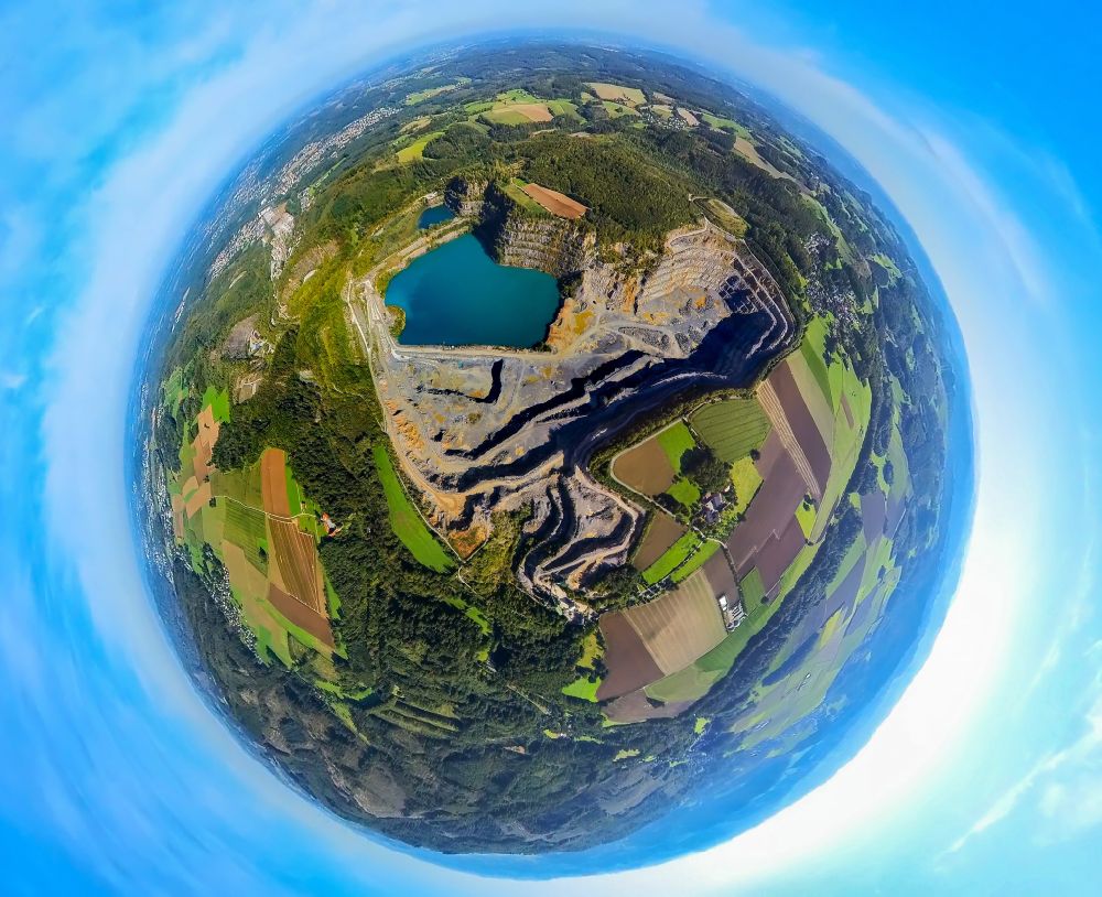Luftaufnahme Eisborn - Fish Eye- Perspektive Steinbruch zum Abbau von Kalkstein in Eisborn im Bundesland Nordrhein-Westfalen, Deutschland