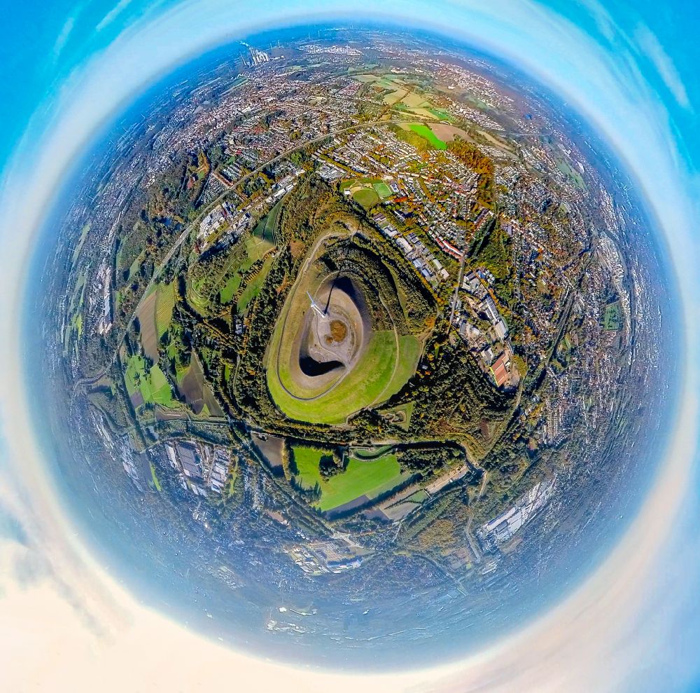 Gladbeck von oben - Fish Eye- Perspektive Windrad auf dem Abraum- Halden- Hügel der Mottbruchhalde in Gladbeck im Bundesland Nordrhein-Westfalen, Deutschland