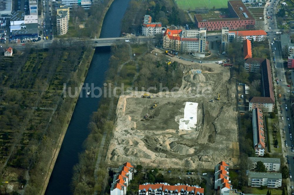 Luftbild Berlin - Flächen - Abrissarbeiten und Begradigungen am ehemaligen Berliner Luft- und Badeparadies im Ortsteil Britz in Berlin, Deutschland