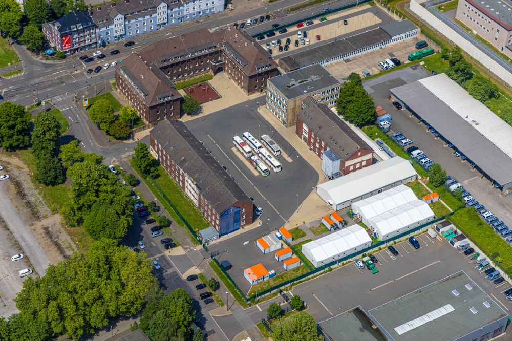 Bochum von oben - Flüchtlingsaufnahme- Gebäude in Bochum im Bundesland Nordrhein-Westfalen, Deutschland