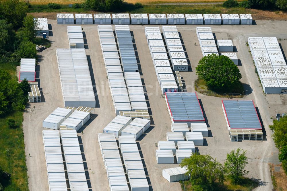 Luftaufnahme Berlin - Flüchtlingsheim- und Asylunterkunfts- Container- Siedlung als Behelfsunterkunft in Berlin, Deutschland