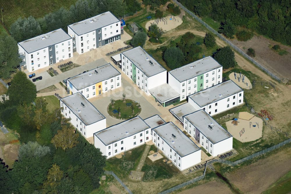 Luftbild Wolfsburg - Flüchtlingsheim- und Asylunterkunfts- Container- Siedlung als Behelfsunterkunft Camp Wolfsburg in Wolfsburg im Bundesland Niedersachsen, Deutschland