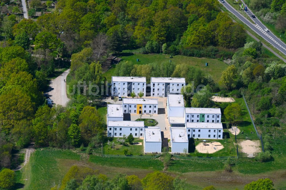 Wolfsburg von oben - Flüchtlingsheim- und Asylunterkunfts- Container- Siedlung als Behelfsunterkunft Camp Wolfsburg in Wolfsburg im Bundesland Niedersachsen, Deutschland