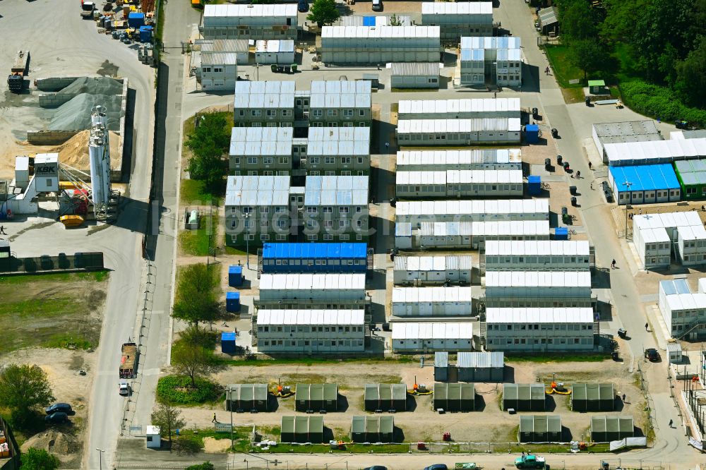 Hamburg aus der Vogelperspektive: Flüchtlingsheim- und Asylunterkunfts- Container- Siedlung als Behelfsunterkunft in Hamburg, Deutschland