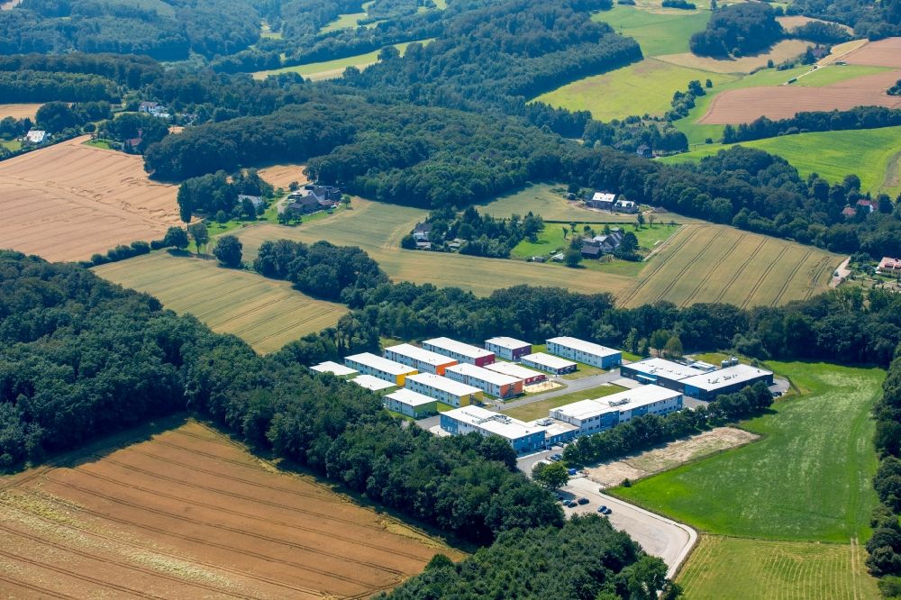 Essen von oben - Flüchtlingsheim- und Asylunterkunfts- Container- Siedlung als Behelfsunterkunft im Stadtteil Heidhausen in Essen im Bundesland Nordrhein-Westfalen