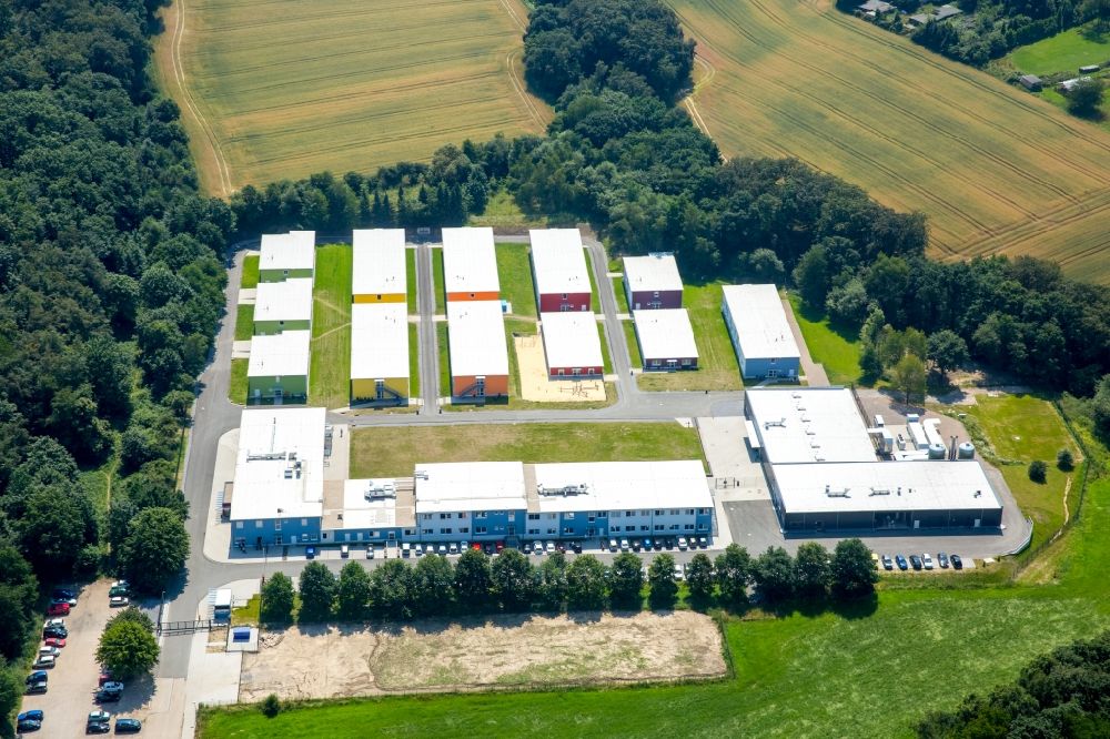 Luftbild Essen - Flüchtlingsheim- und Asylunterkunfts- Container- Siedlung als Behelfsunterkunft im Stadtteil Heidhausen in Essen im Bundesland Nordrhein-Westfalen