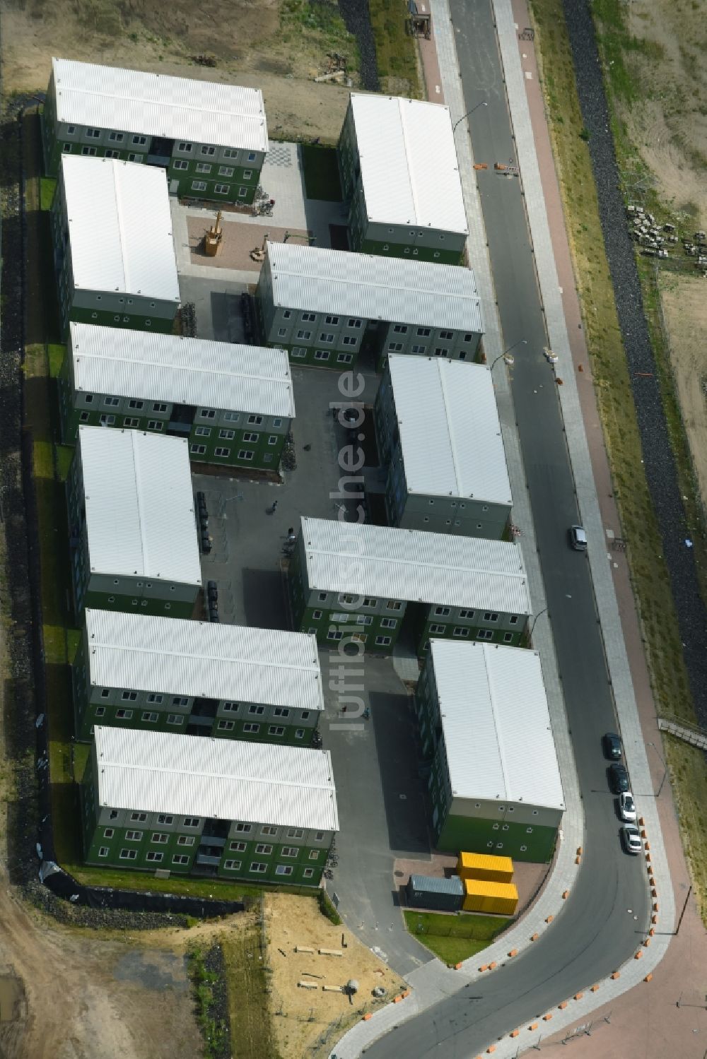 Hamburg von oben - Flüchtlingsheim- und Asylunterkunfts- Container- Siedlung als Behelfsunterkunft Versmannstraße im Ortsteil Baakenhafen in Hamburg, Deutschland
