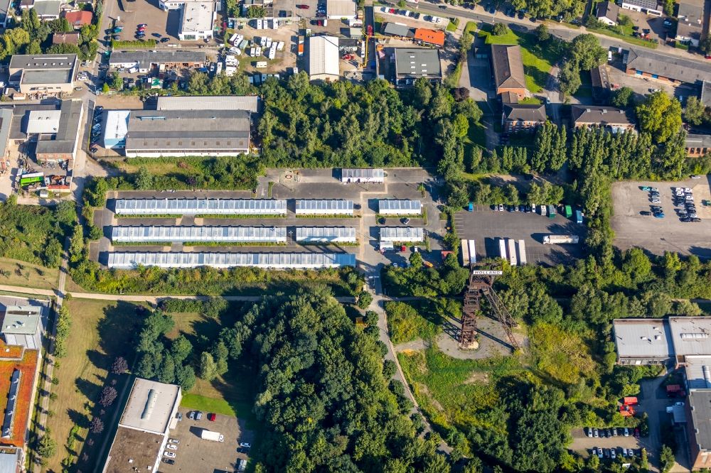 Bochum von oben - Flüchtlingsheim- und Asylunterkunfts- Container- Siedlung Wattenscheid in Bochum im Bundesland Nordrhein-Westfalen, Deutschland