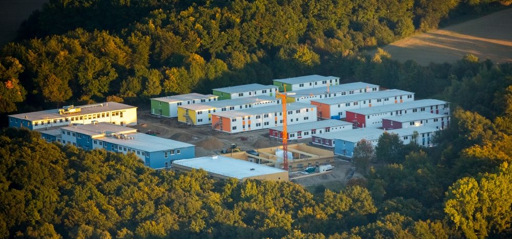 Essen aus der Vogelperspektive: Flüchtlingsheim- und Asylunterkunfts- Gebäude auf dem Ex-Kutel-Areal in Fischlaken in Essen im Bundesland Nordrhein-Westfalen