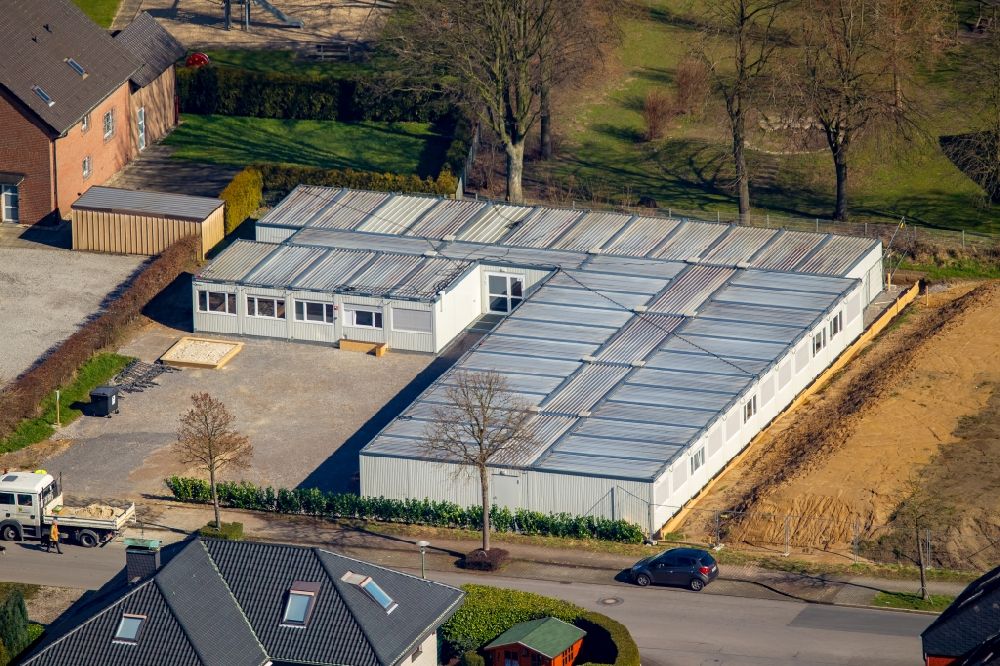 Bottrop aus der Vogelperspektive: Flüchtlingsheim- und Asylunterkunfts- Gebäude am Liboriweg in Feldhausen in Bottrop im Bundesland Nordrhein-Westfalen