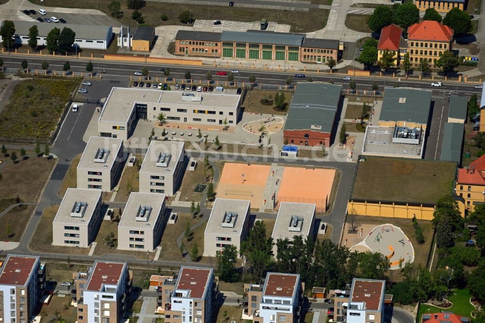 Leipzig von oben - Flüchtlingsheim- und Asylunterkunfts- Gebäude an der Max-Liebermann-Straße in Leipzig im Bundesland Sachsen, Deutschland