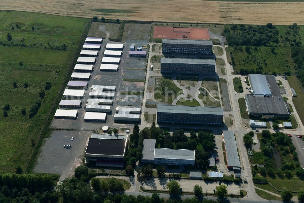 Halberstadt von oben - Flüchtlingsheim- und Asylunterkunfts- Gebäude Zentrale Anlaufstelle für Asylbewerber in Halberstadt im Bundesland Sachsen-Anhalt