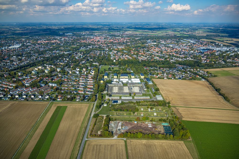 Luftbild Soest - Flüchtlingsheim- und Asylunterkunfts- Gebäude ZUE Zentrale Unterbringungseinrichtung in Soest im Bundesland Nordrhein-Westfalen, Deutschland