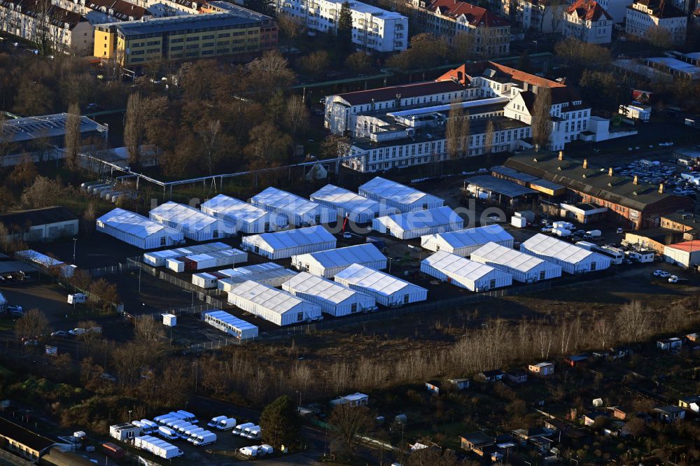 Leipzig von oben - Flüchtlingsheim- und Asylunterkunfts- Zeltlager als Behelfsunterkunft in Leipzig im Bundesland Sachsen, Deutschland