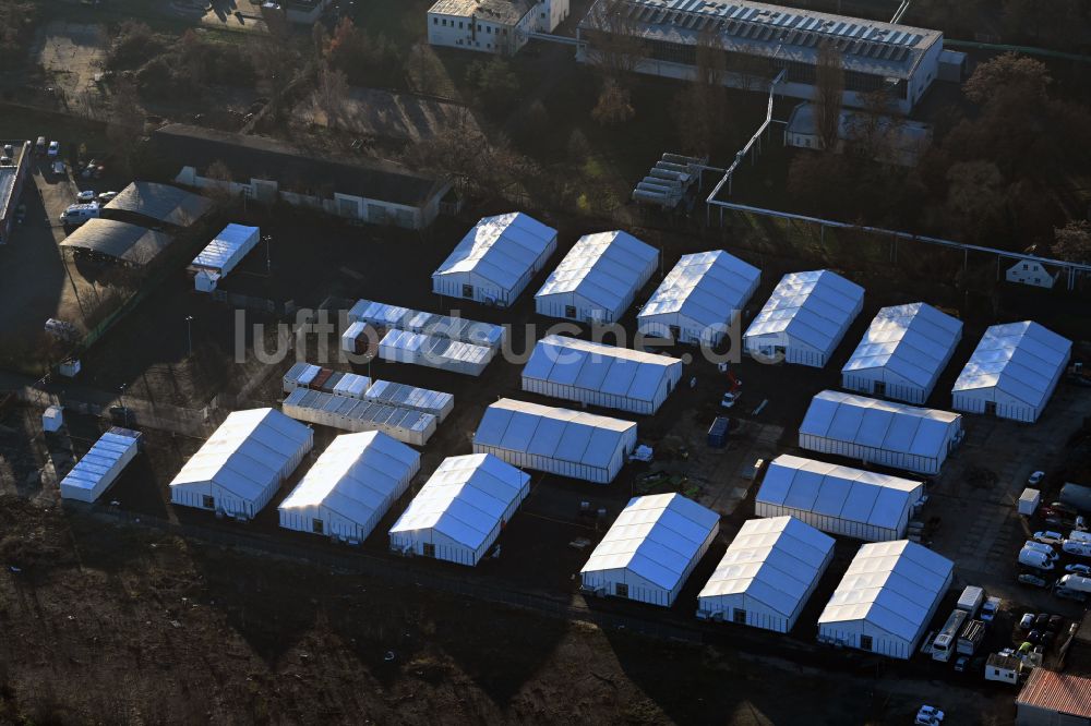 Luftbild Leipzig - Flüchtlingsheim- und Asylunterkunfts- Zeltlager als Behelfsunterkunft in Leipzig im Bundesland Sachsen, Deutschland