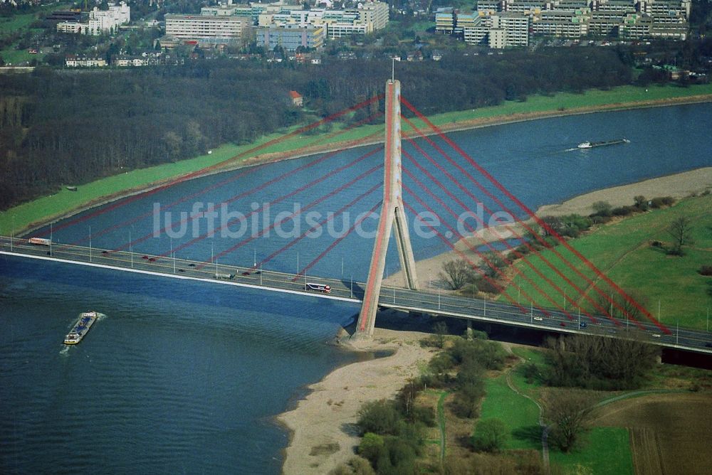 Luftbild Düsseldorf - Fleher Brücke zwischen Düsseldorf und Neuss im Bundesland Nordrhein-Westfalen