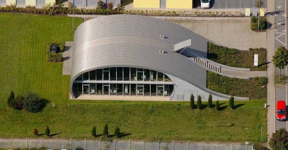 Oberhausen aus der Vogelperspektive: Flügelförmiges Gebäude eines Reisebüro in Oberhausen im Bundesland Nordrhein-Westfalen