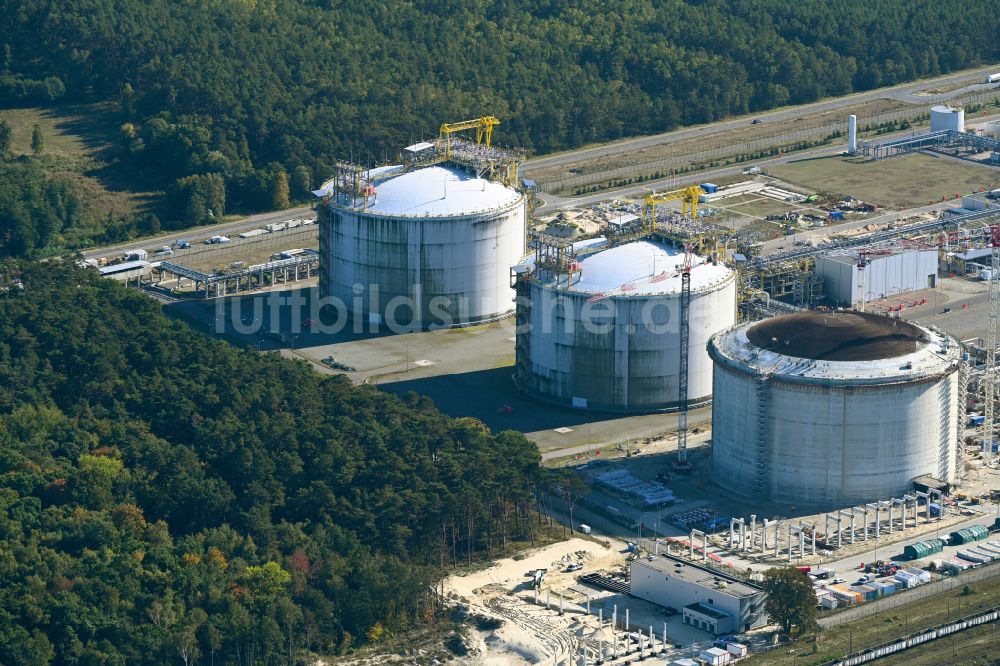 Luftbild Swinemünde - Flüssiggas- Hoch- Speicherbehälter in Swinemünde in Woiwodschaft Westpommern, Polen