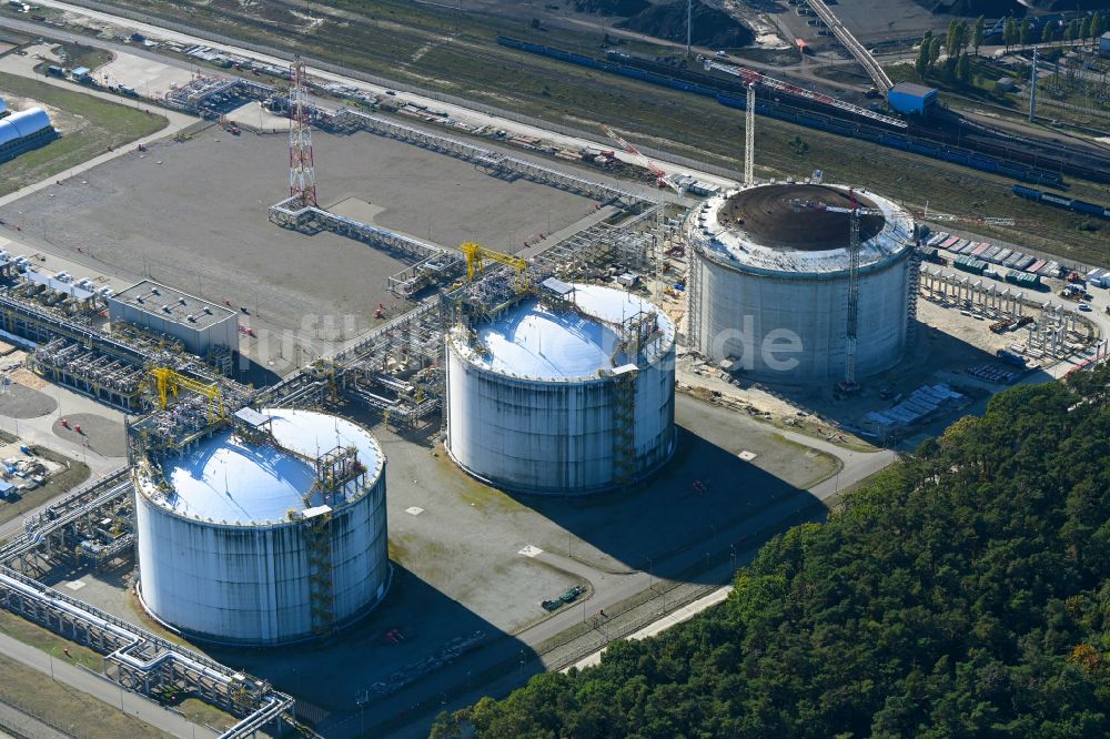 Luftbild Swinemünde - Flüssiggas- Hoch- Speicherbehälter in Swinemünde in Woiwodschaft Westpommern, Polen